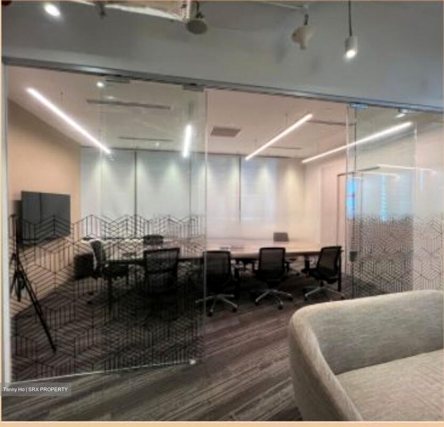 PLUS (D1), Office #453107391